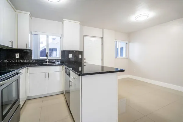 $2,000 | 1986 Biarritz Drive, Unit 207, Miami Beach, FL 33141