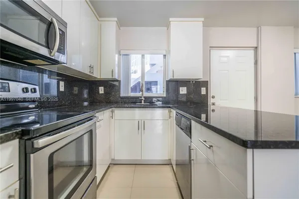 $2,000 | 1986 Biarritz Drive, Unit 207, Miami Beach, FL 33141