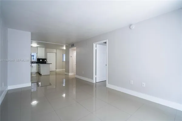 $2,000 | 1986 Biarritz Drive, Unit 207, Miami Beach, FL 33141