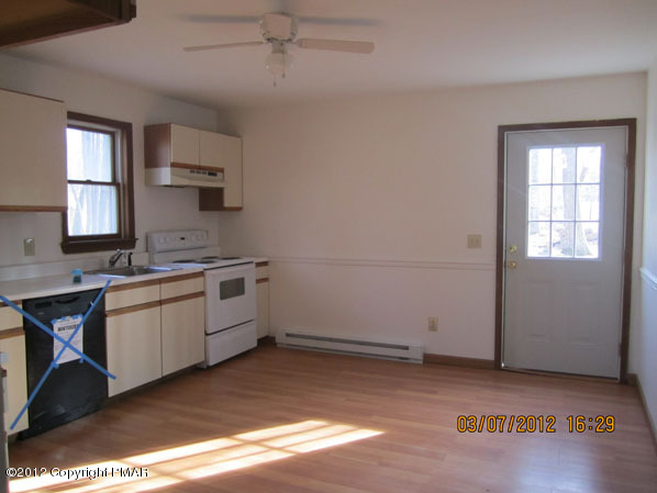 123 Willow Grove Road Pocono Summit, PA 18346 - Photo 3 of 10 Kitchen