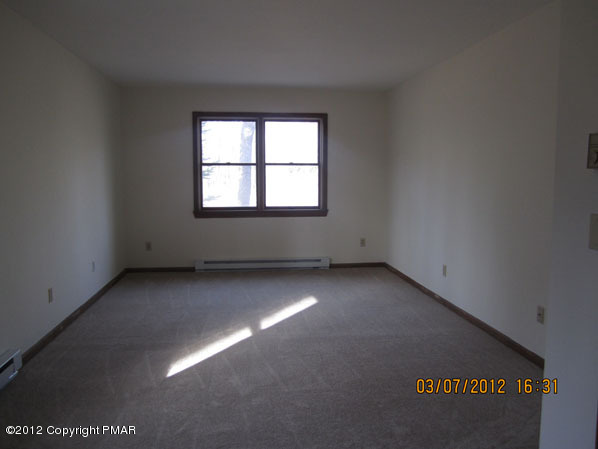 123 Willow Grove Road Pocono Summit, PA 18346 - Photo 4 of 10 Master br