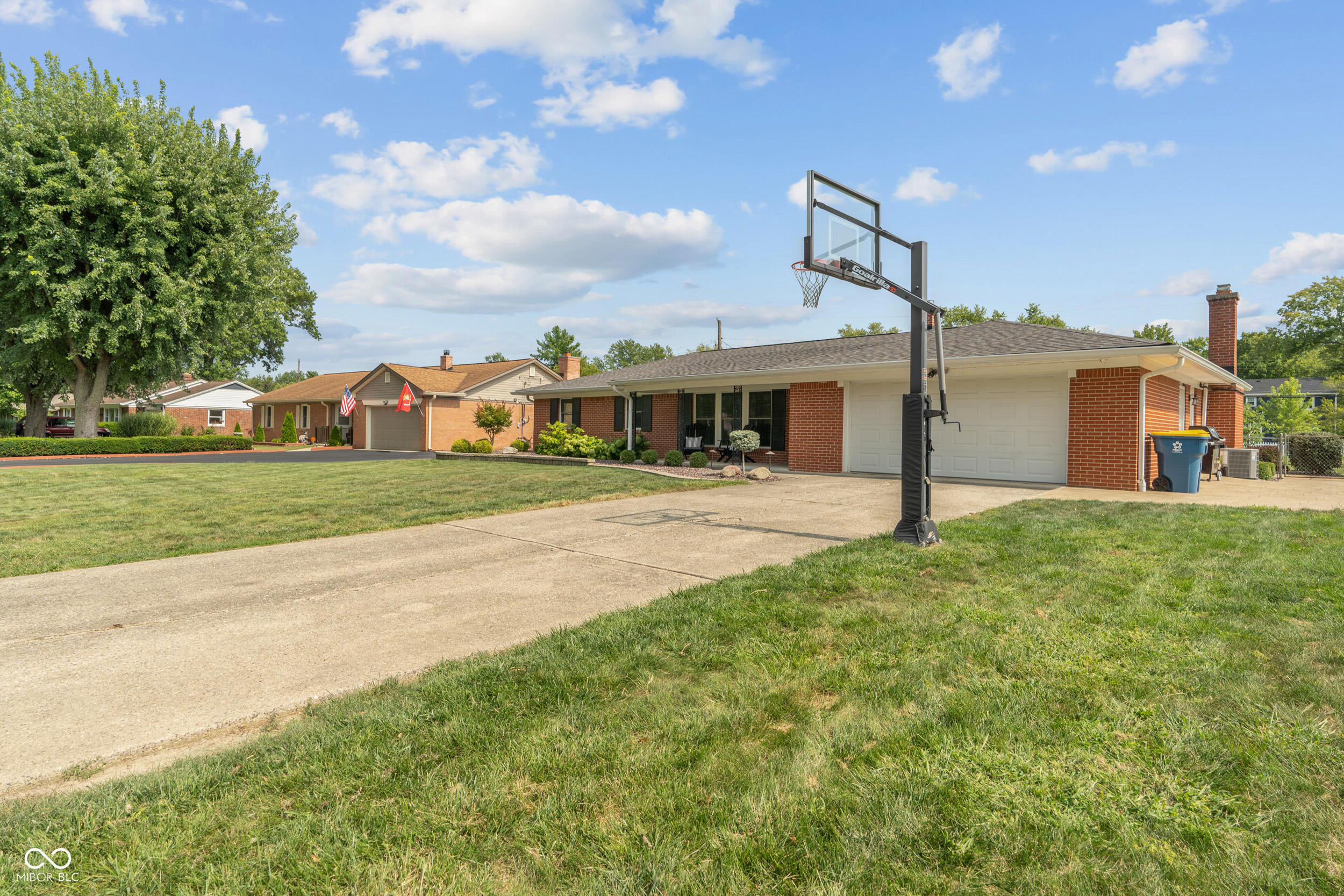99 Bennett Road Carmel, IN 46032 - Photo 3 of 25 Gallery Image 3