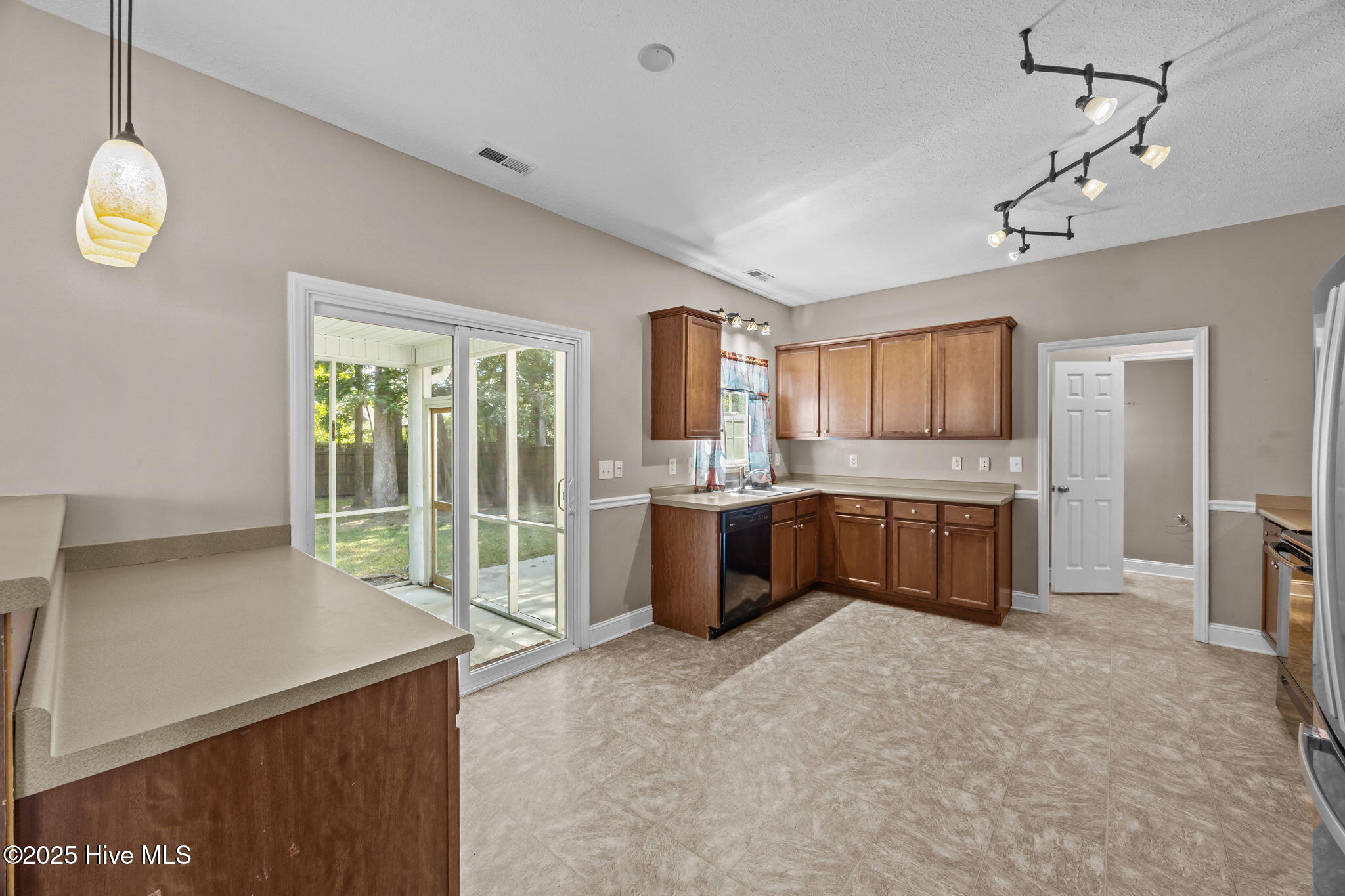 3107 John Willis Road New Bern, NC 28562 - Photo 9 of 41 12-web-or-mls-0C0A7154