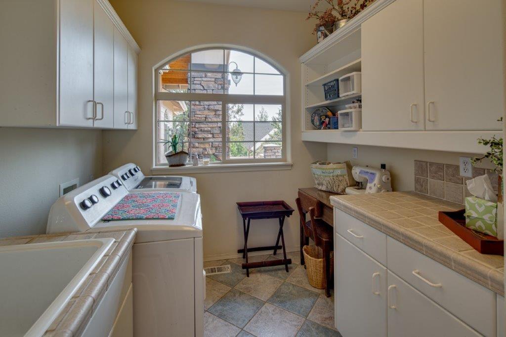 1757 Turnstone Road Redmond, OR 97756 - Photo 25 of 36 25