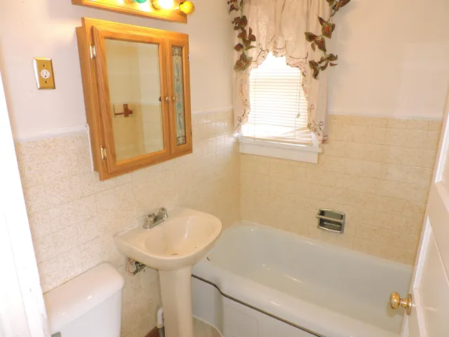 $179,900 | N1810 Highway 12, Koshkonong, WI 53538