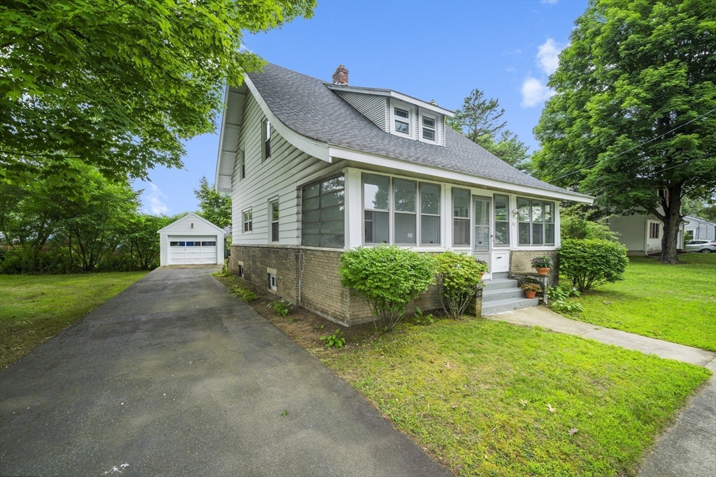 62 Homestead Avenue Springfield, MA 01151 - Photo 3 of 28 Gallery Image 3