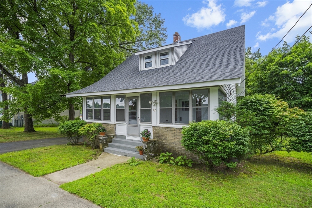 62 Homestead Avenue Springfield, MA 01151 - Photo 4 of 28 Gallery Image 4