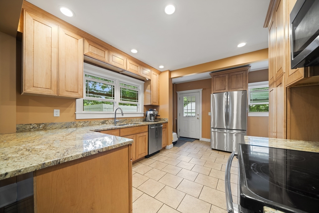 62 Homestead Avenue Springfield, MA 01151 - Photo 9 of 28 Gallery Image 9