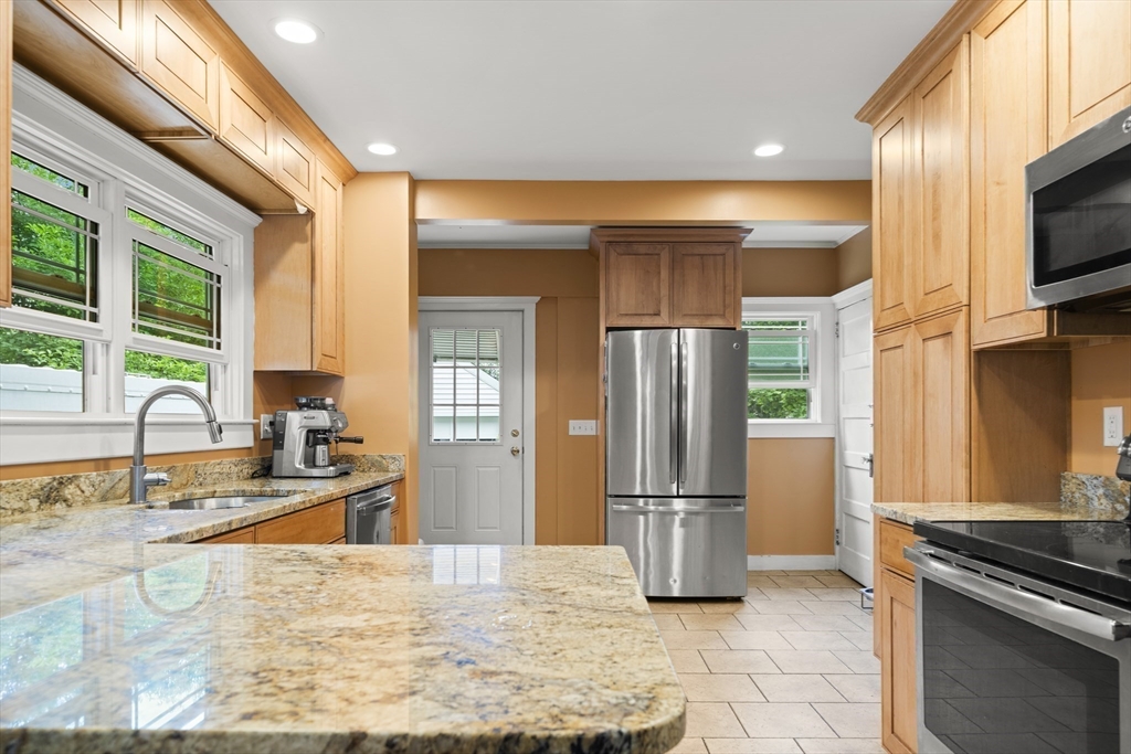62 Homestead Avenue Springfield, MA 01151 - Photo 10 of 28 Gallery Image 10