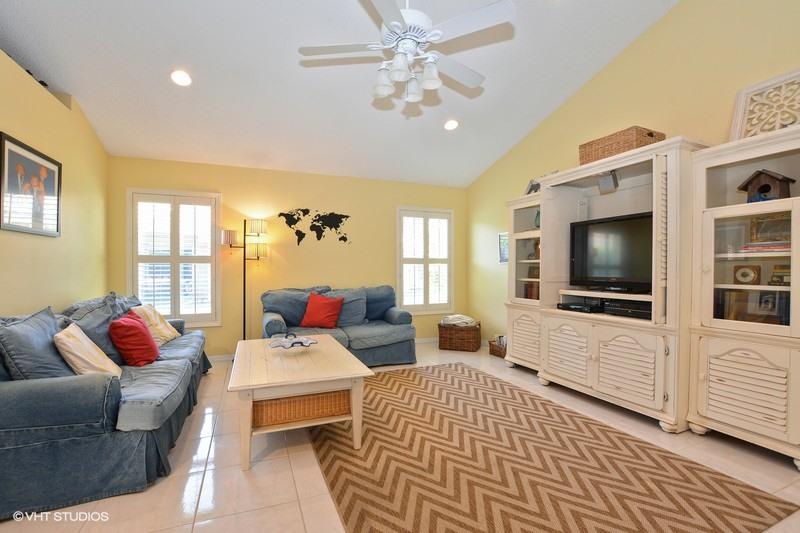 12332 Cabot Court Boca Raton, FL 33428 - Photo 7 of 16 Family Room