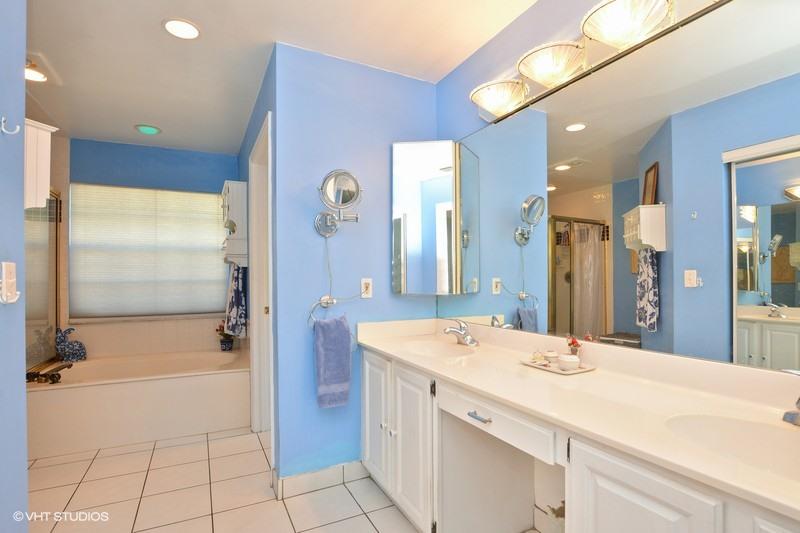12332 Cabot Court Boca Raton, FL 33428 - Photo 9 of 16 Master Bathroom