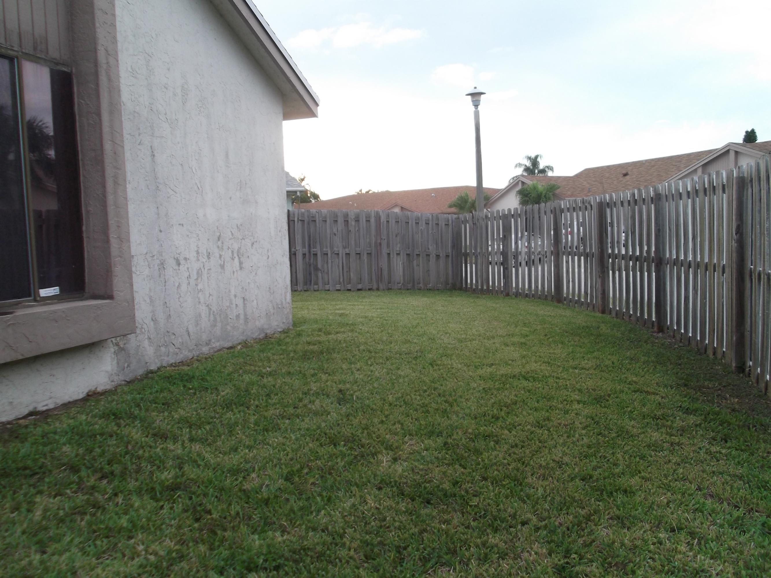 9666 Sunny Isle Circle Boca Raton, FL 33428 - Photo 8 of 10 9666 Sunny Isle Side Yard