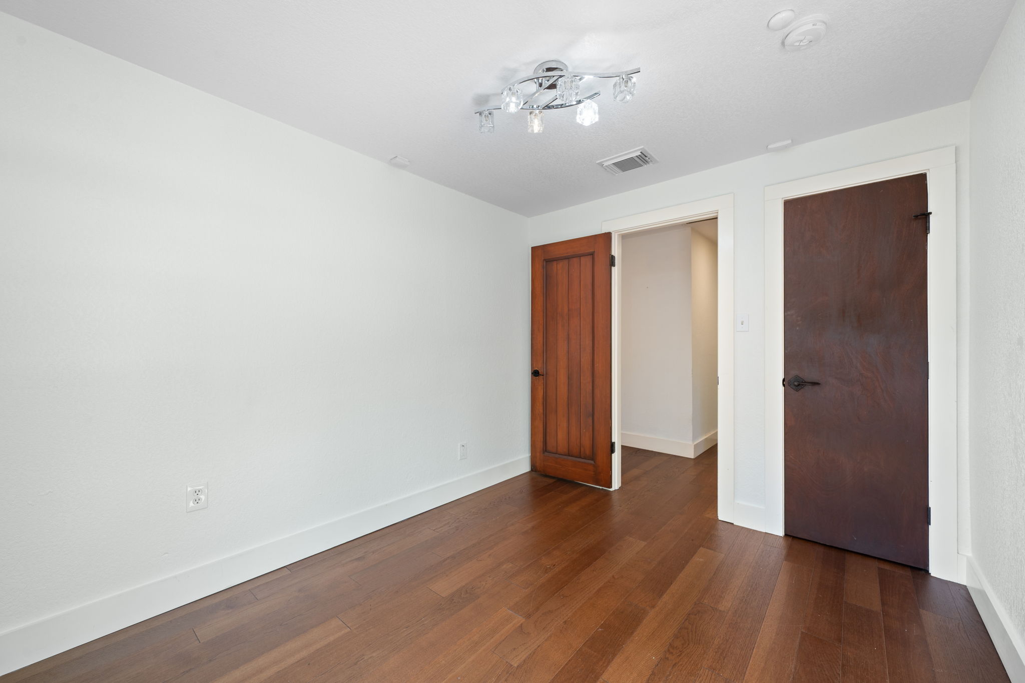 1137 Nickols Avenue Austin, TX 78721 - Photo 20 of 33 Second bedroom with a closet.