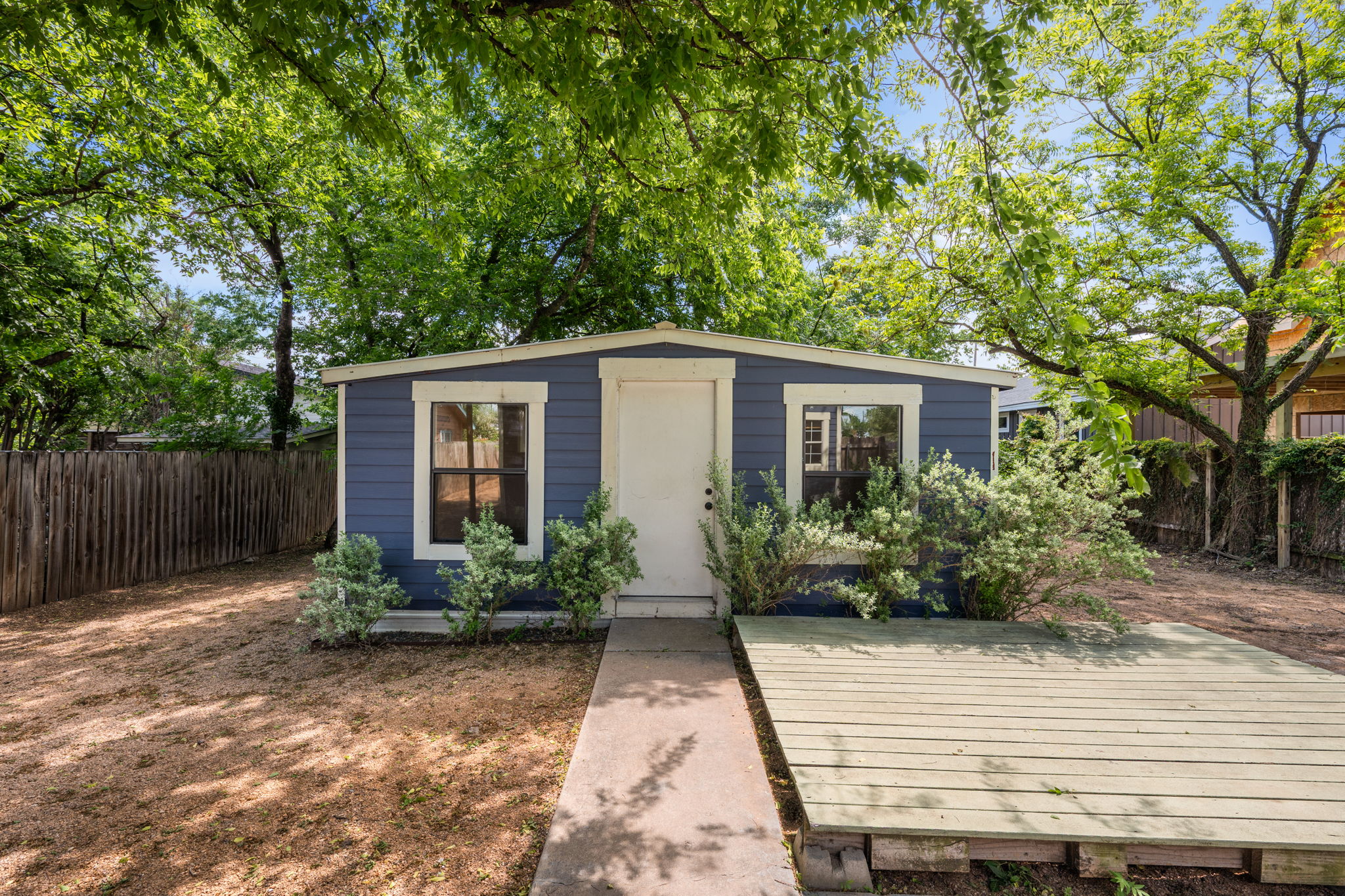 1137 Nickols Avenue Austin, TX 78721 - Photo 28 of 33 Casita with A/C unit. Perfect for a home office. gym, yoga studio, etc.