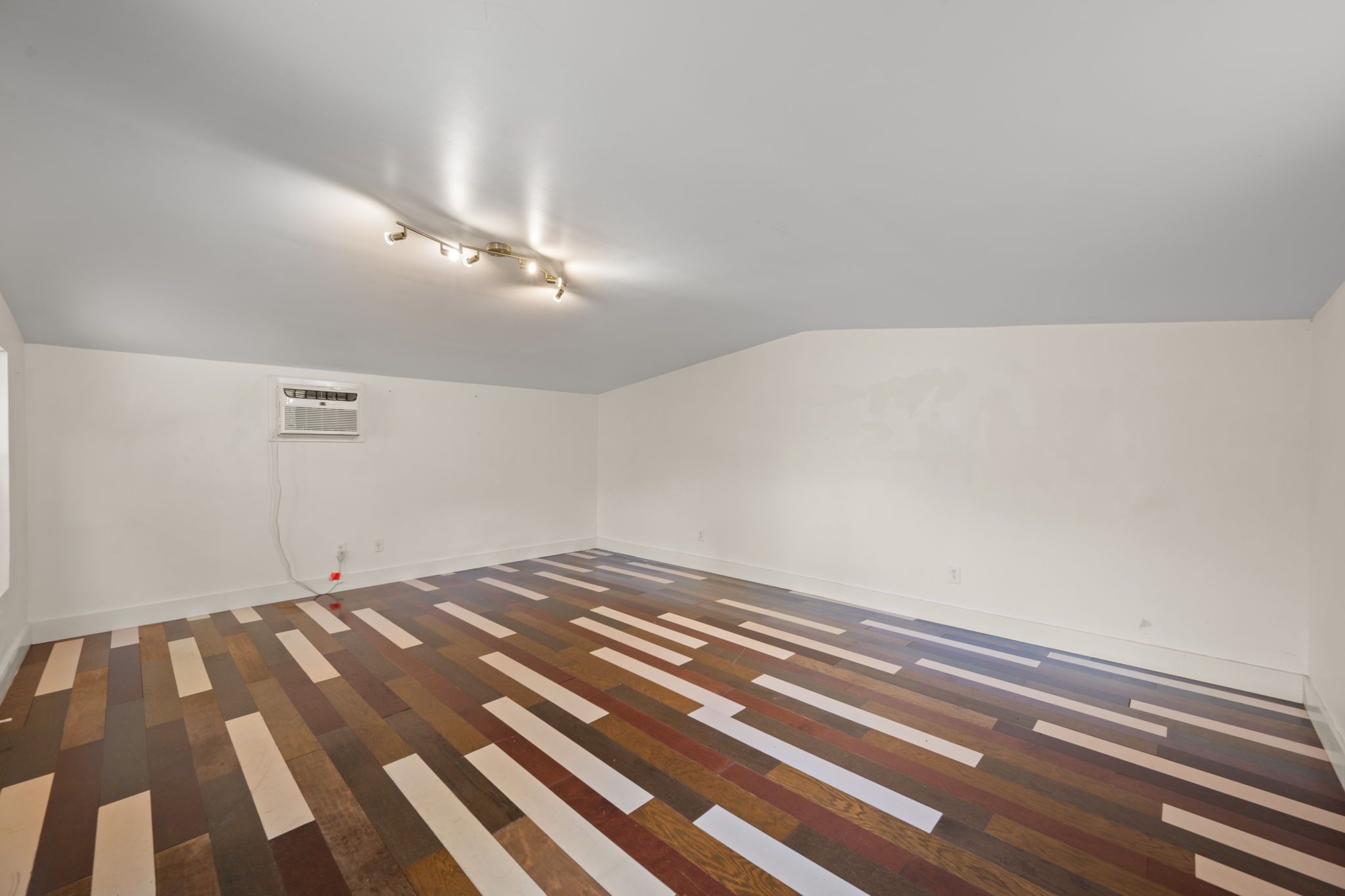 1137 Nickols Avenue Austin, TX 78721 - Photo 29 of 33 Interior of casita.