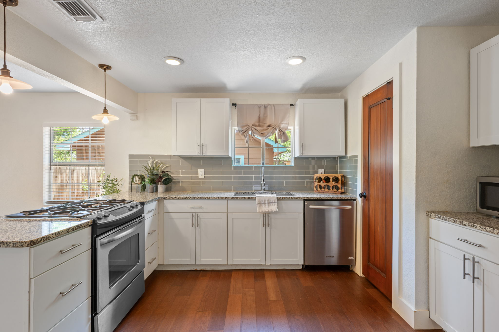 1137 Nickols Avenue Austin, TX 78721 - Photo 10 of 33 Spacious modern kitchen with nice appliances.
