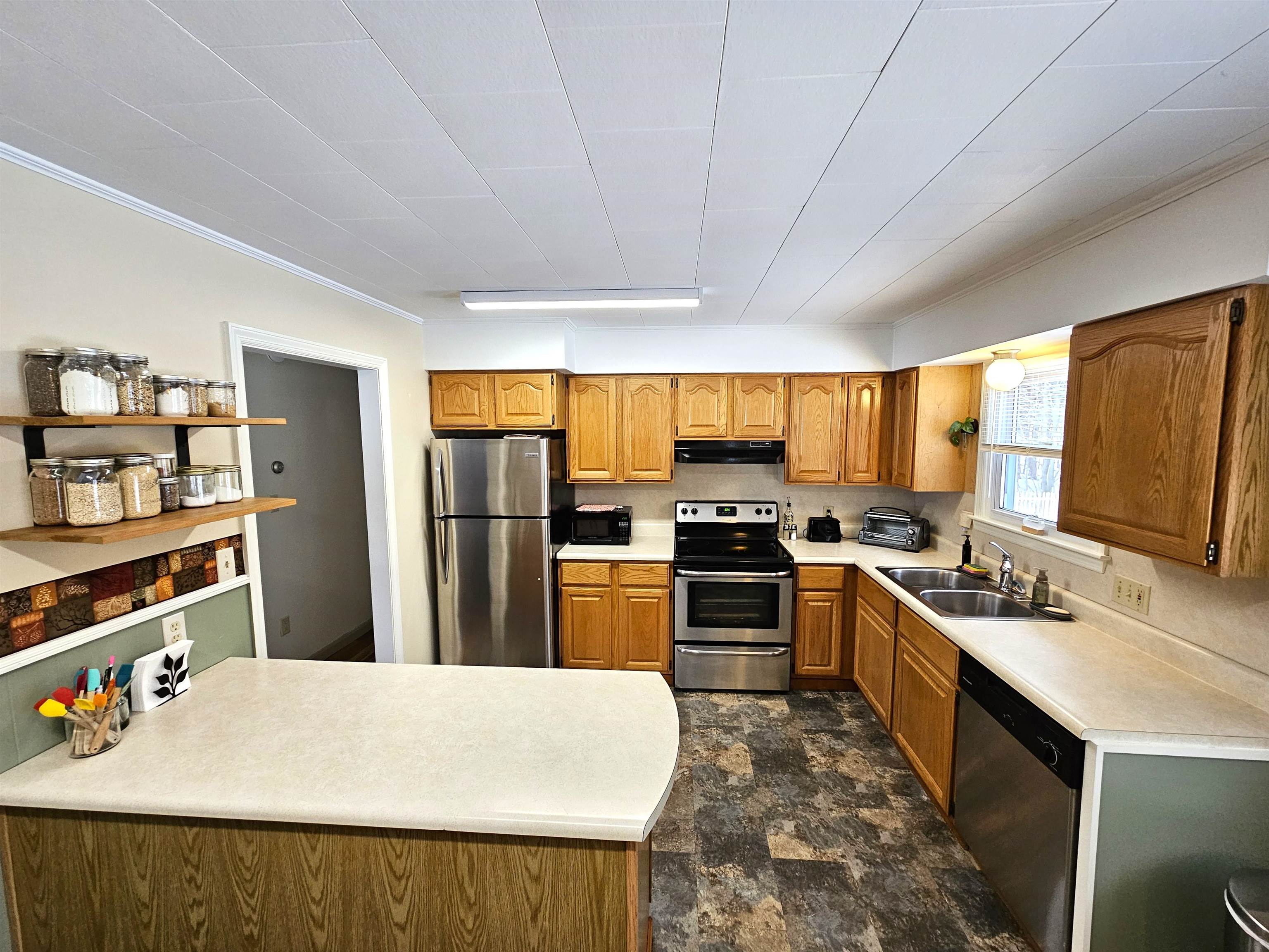 92 Pine Street Newport, VT 05855 - Photo 10 of 46