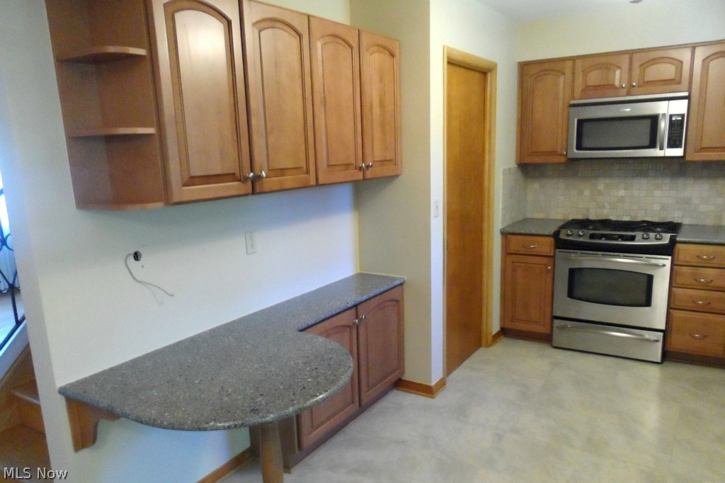 8532 Webster Road Strongsville, OH 44136 - Photo 9 of 24