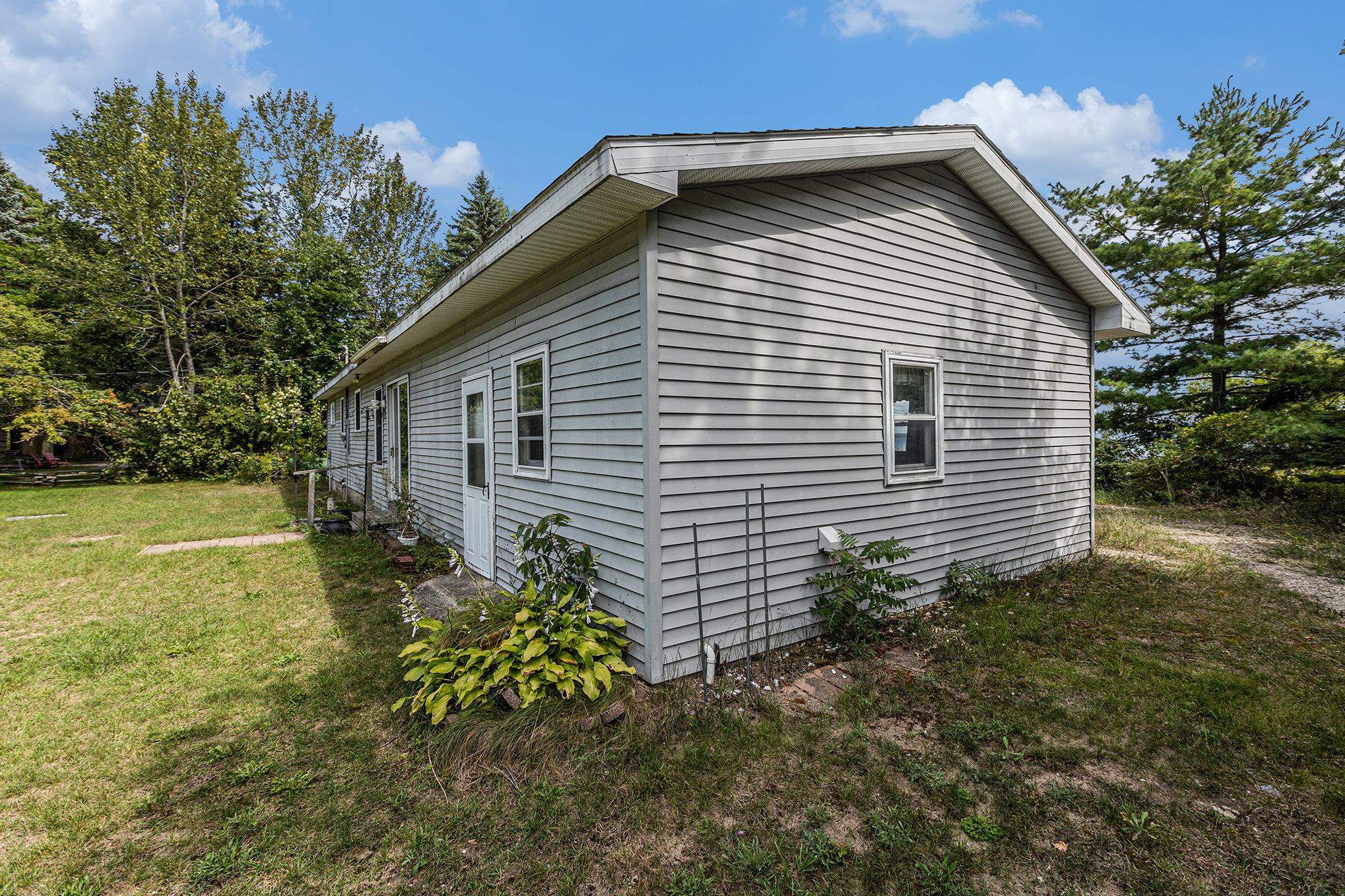 18680 Mission Road Traverse City, MI 49686 - Photo 8 of 28 1938254-95f7ade2-104b-4f8e-8fa1-db56e7919a5f.JPG