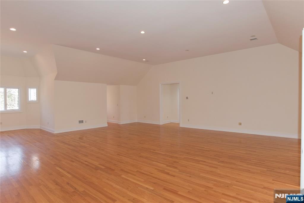 673 Glendale Road, Unit UPSTAIRS APA Franklin Lakes, NJ 07417 - Photo 11 of 19