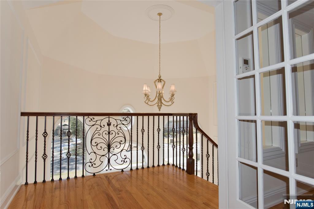 673 Glendale Road, Unit UPSTAIRS APA Franklin Lakes, NJ 07417 - Photo 13 of 19