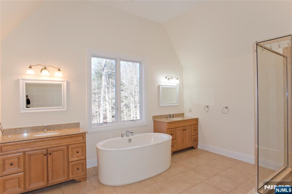 673 Glendale Road, Unit UPSTAIRS APA Franklin Lakes, NJ 07417 - Photo 15 of 19