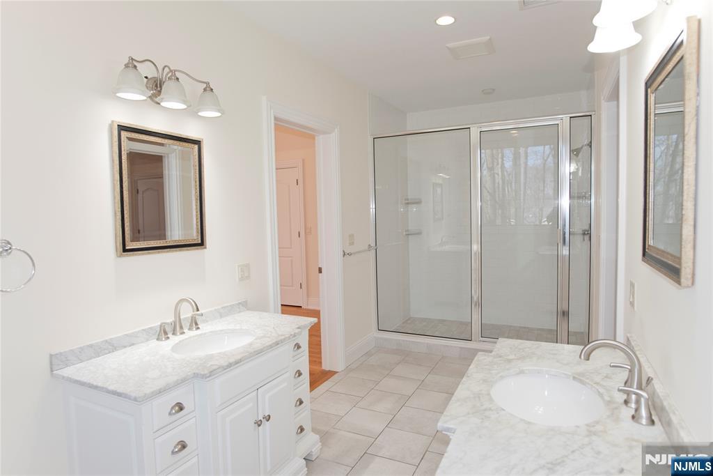 673 Glendale Road, Unit UPSTAIRS APA Franklin Lakes, NJ 07417 - Photo 17 of 19