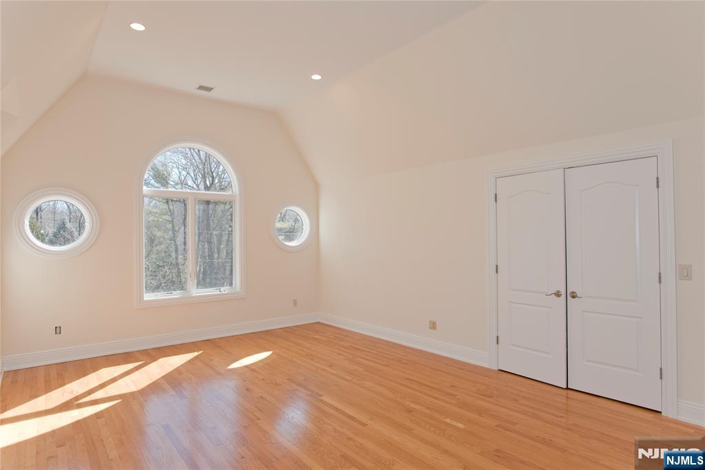 673 Glendale Road, Unit UPSTAIRS APA Franklin Lakes, NJ 07417 - Photo 18 of 19