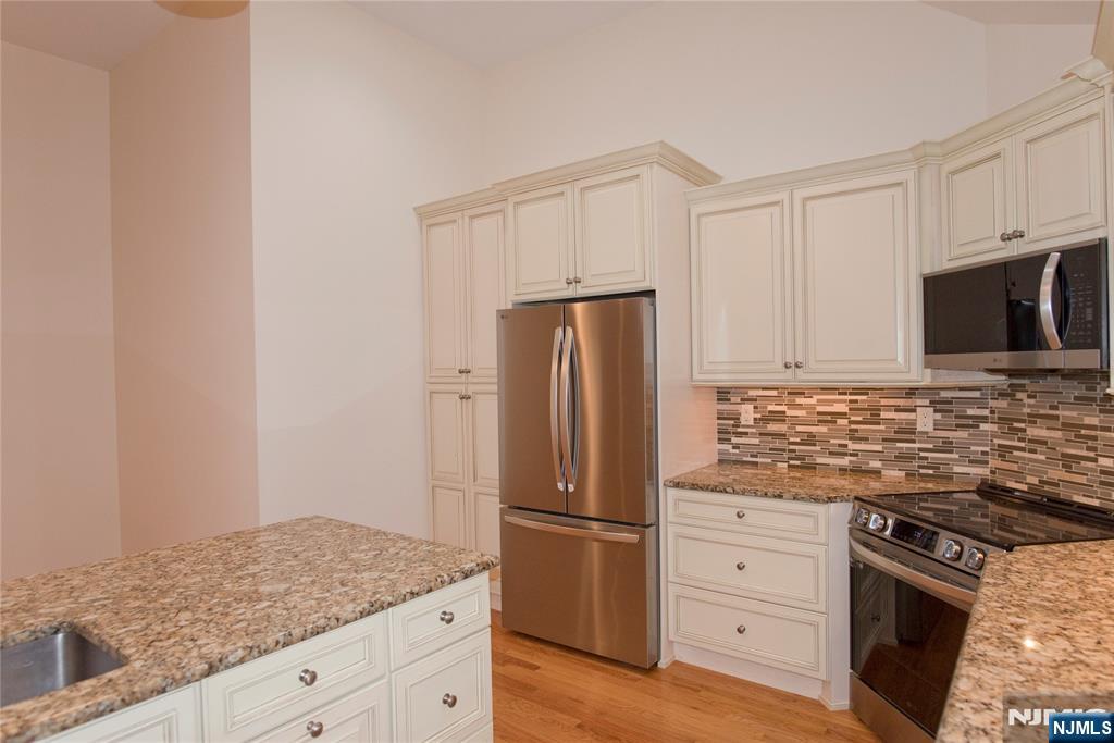 673 Glendale Road, Unit UPSTAIRS APA Franklin Lakes, NJ 07417 - Photo 5 of 19