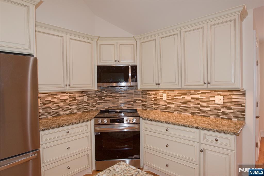 673 Glendale Road, Unit UPSTAIRS APA Franklin Lakes, NJ 07417 - Photo 7 of 19