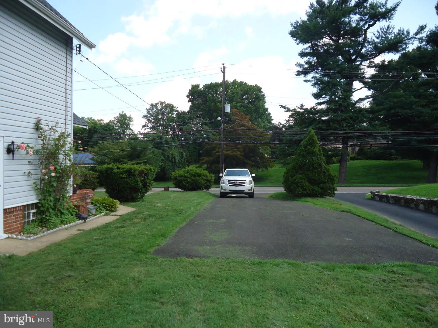 812 Southampton Road Philadelphia, PA 19116 - Photo 20 of 20 Driveway