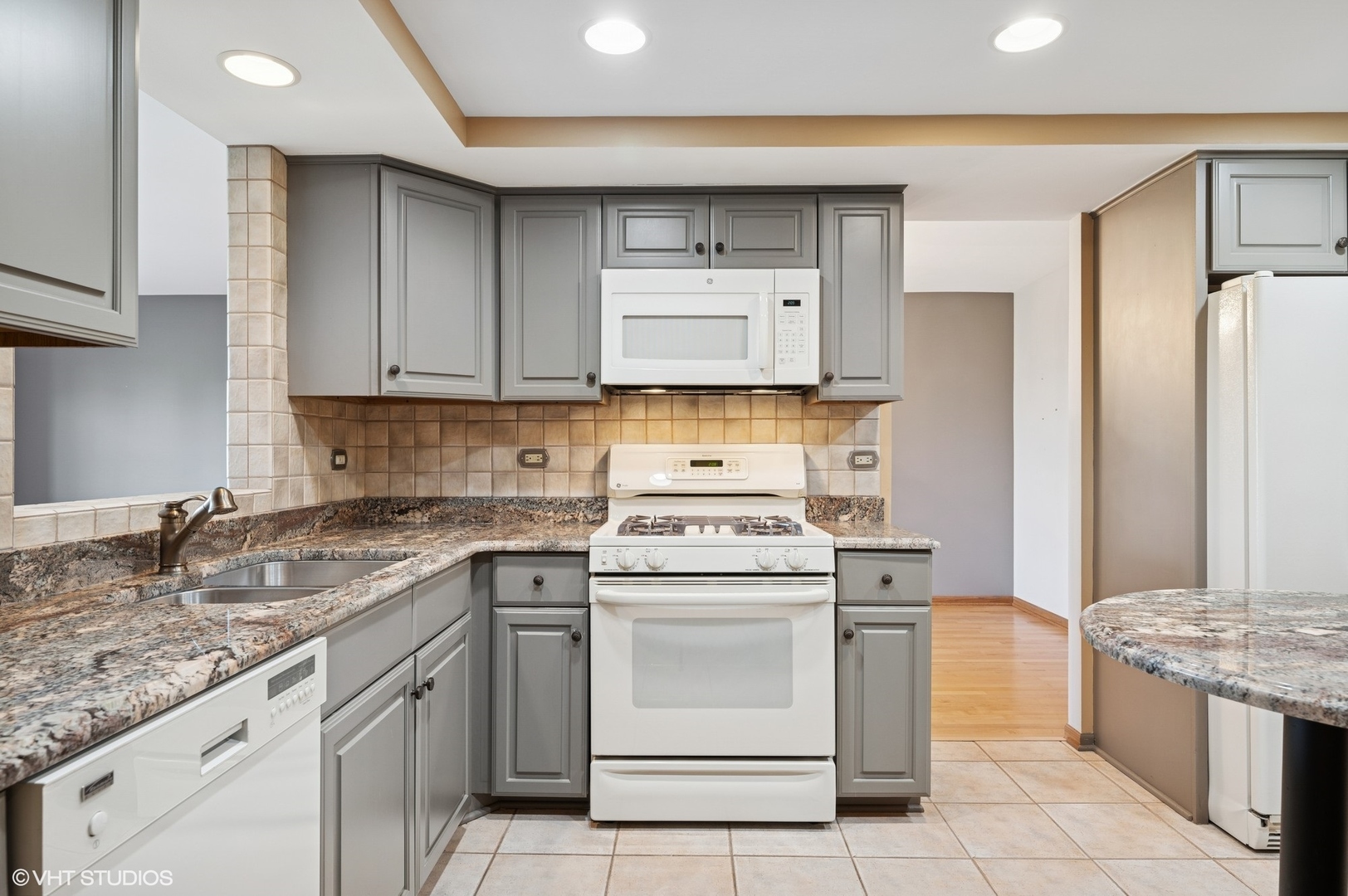 101 Summit Avenue, Unit 305 Park Ridge, IL 60068 - Photo 7 of 18 Gallery Image 7