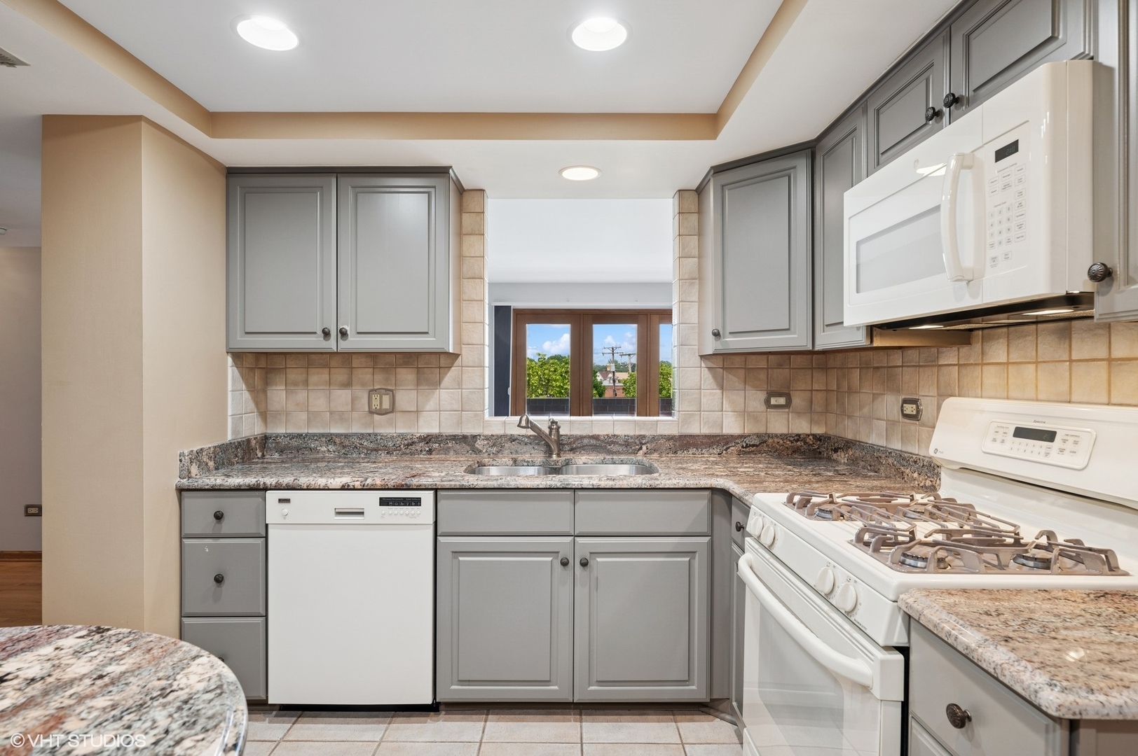 101 Summit Avenue, Unit 305 Park Ridge, IL 60068 - Photo 8 of 18 Gallery Image 8