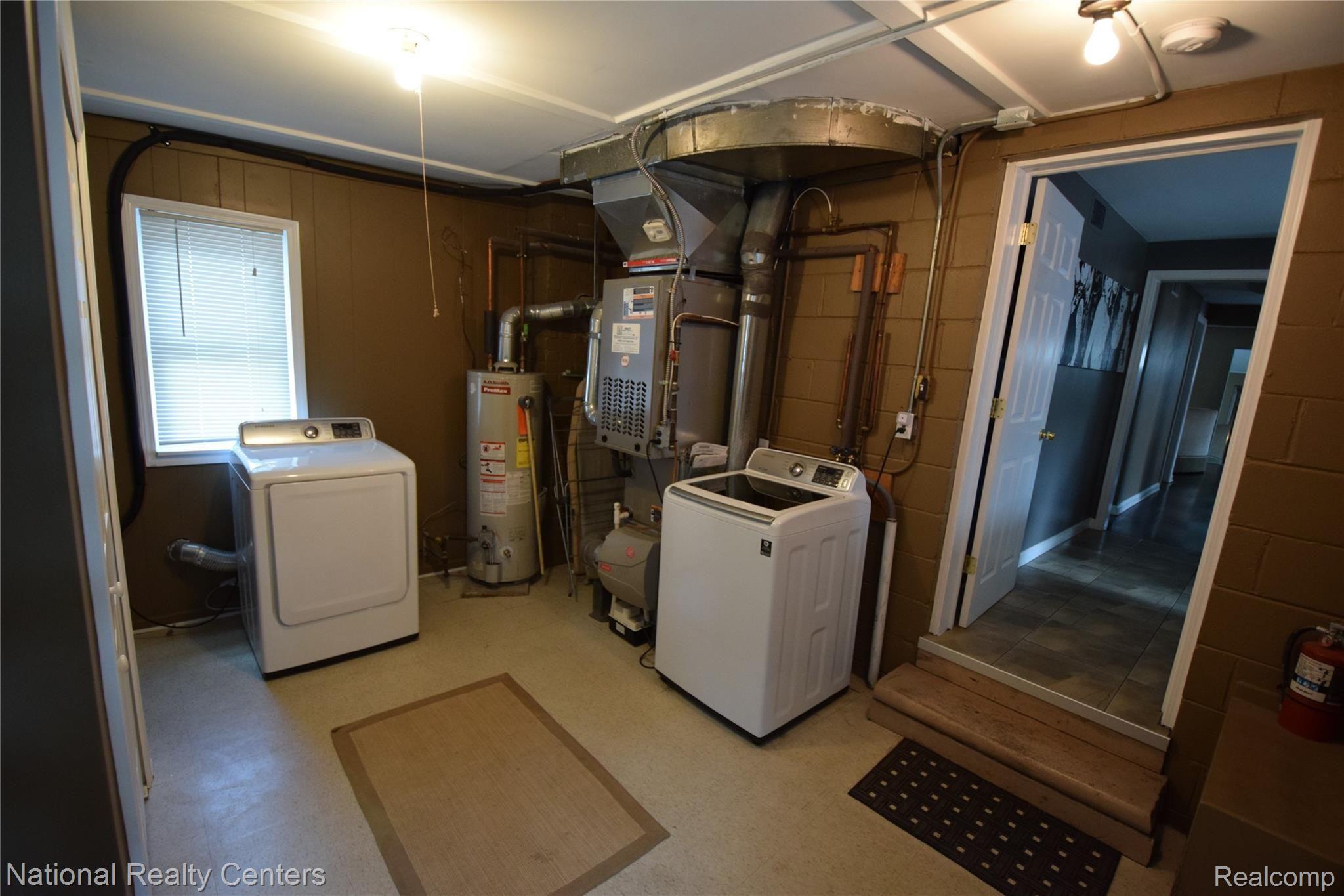 20125 Rensellor Street Livonia, MI 48152 - Photo 14 of 16 Laundry Room