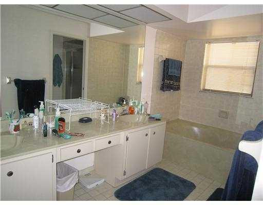 6951 Palmar Court Boca Raton, FL 33433 - Photo 14 of 18 Master Bath/Spa