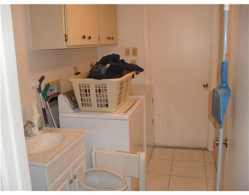 6951 Palmar Court Boca Raton, FL 33433 - Photo 18 of 18 Laundry Room