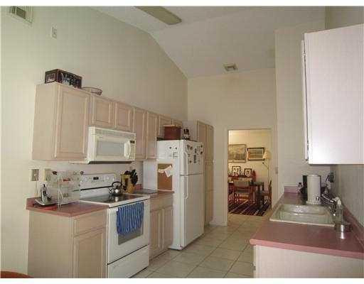 6951 Palmar Court Boca Raton, FL 33433 - Photo 9 of 18 Kitchen
