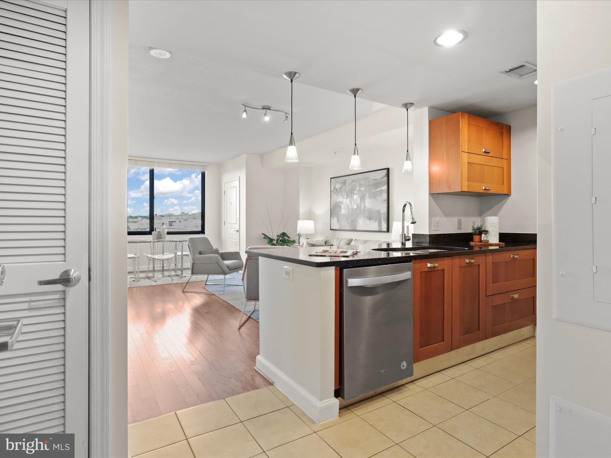 2451 Midtown Avenue, Unit 921 Alexandria, VA 22303 - Photo 7 of 54