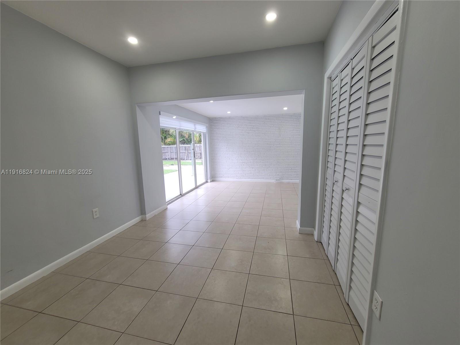 8839 Southwest 28th Street Miami, FL 33165 - Photo 15 of 29