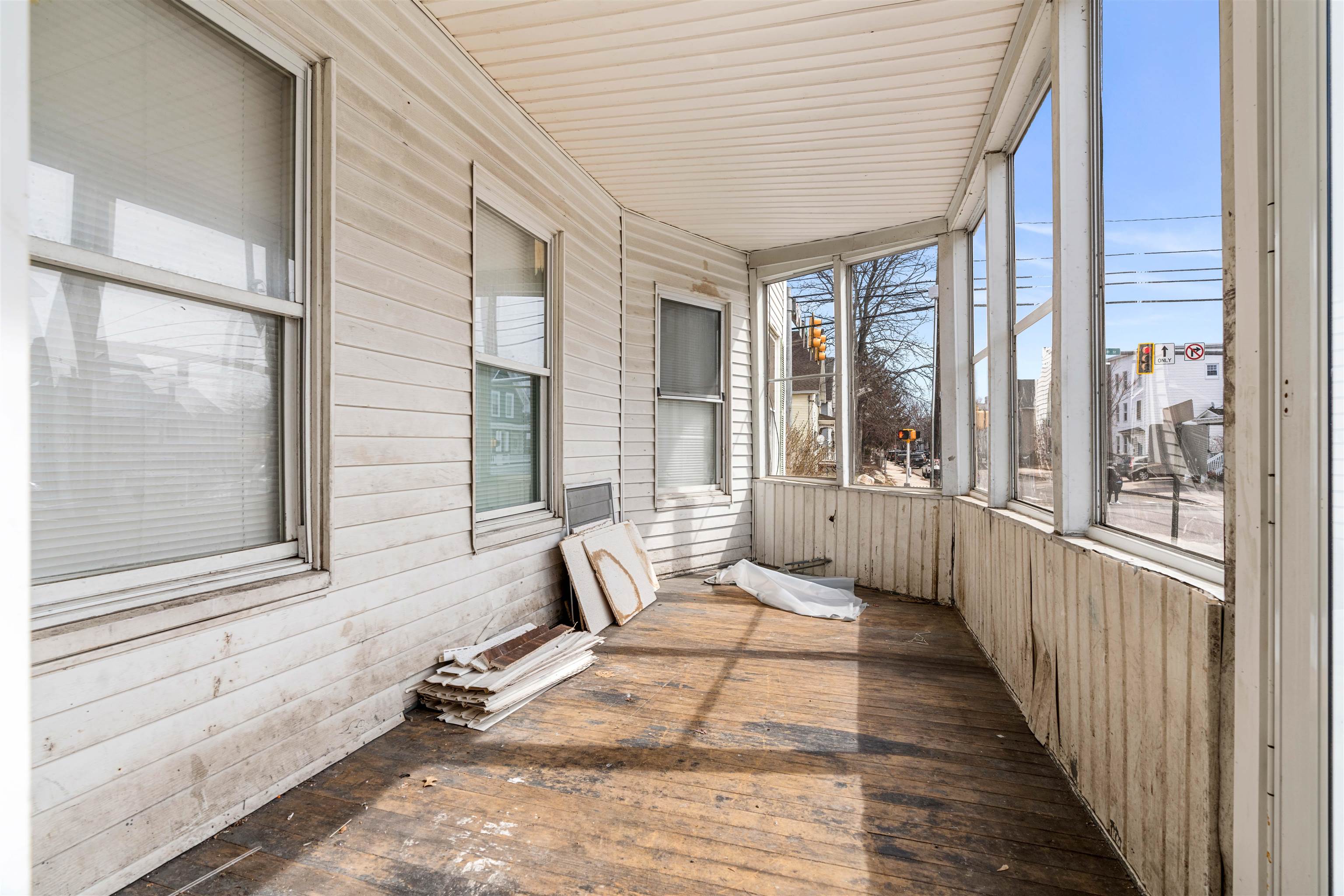 344 Maple Street Manchester, NH 03103 - Photo 2 of 39