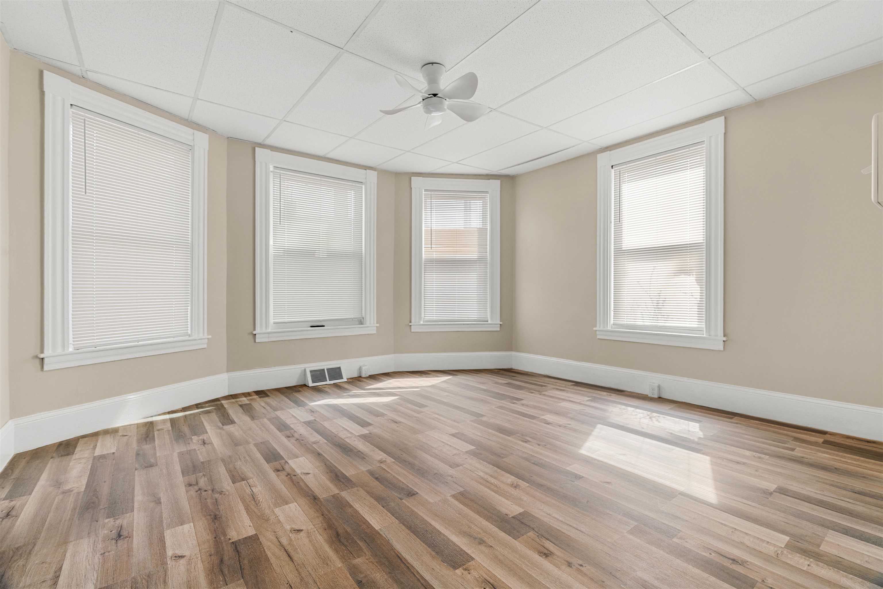 344 Maple Street Manchester, NH 03103 - Photo 22 of 39