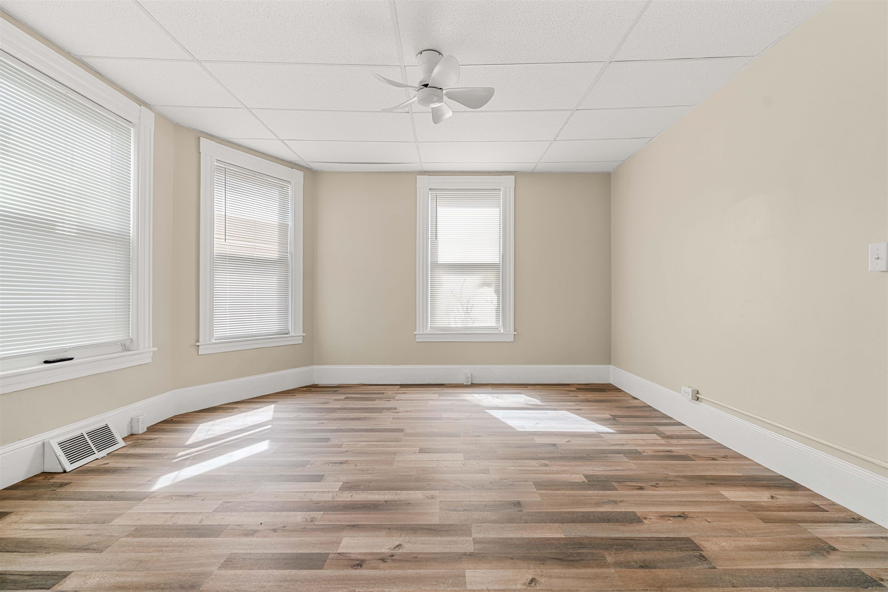 344 Maple Street Manchester, NH 03103 - Photo 23 of 39