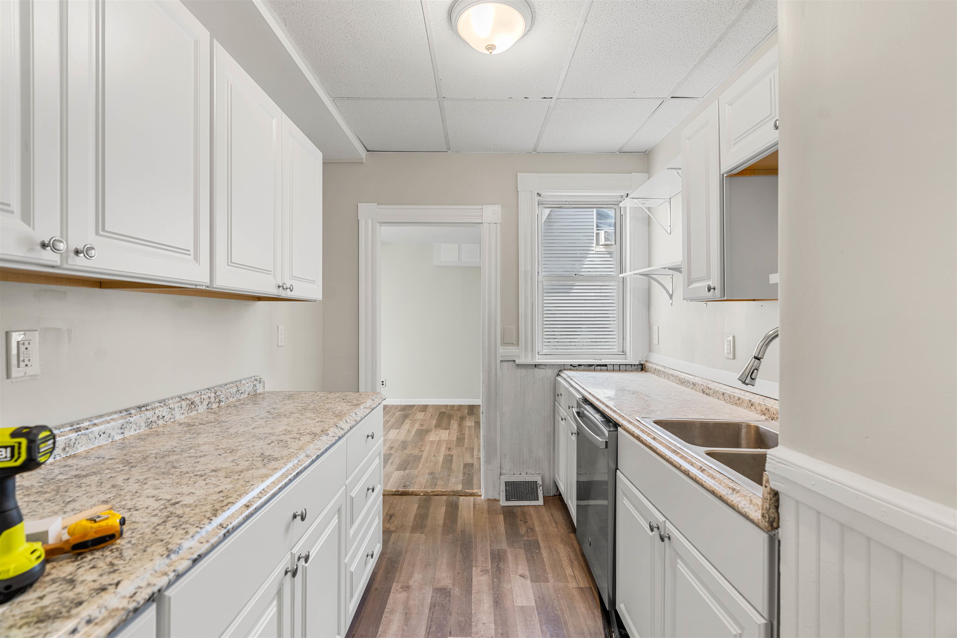 344 Maple Street Manchester, NH 03103 - Photo 8 of 39