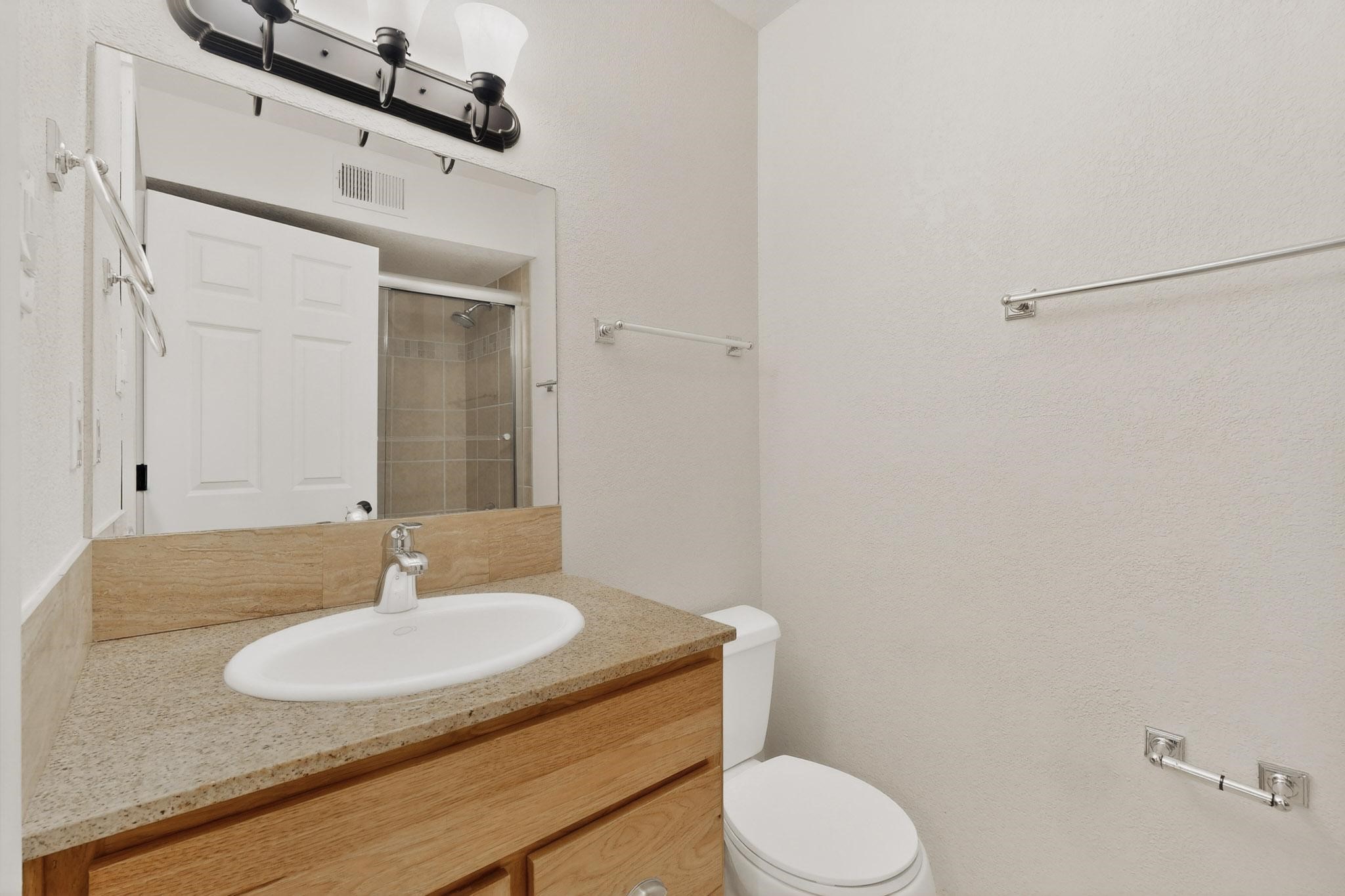 601 West San Mateo Road, Unit 27 Santa Fe, NM 87505 - Photo 20 of 27 Primary Bathroom