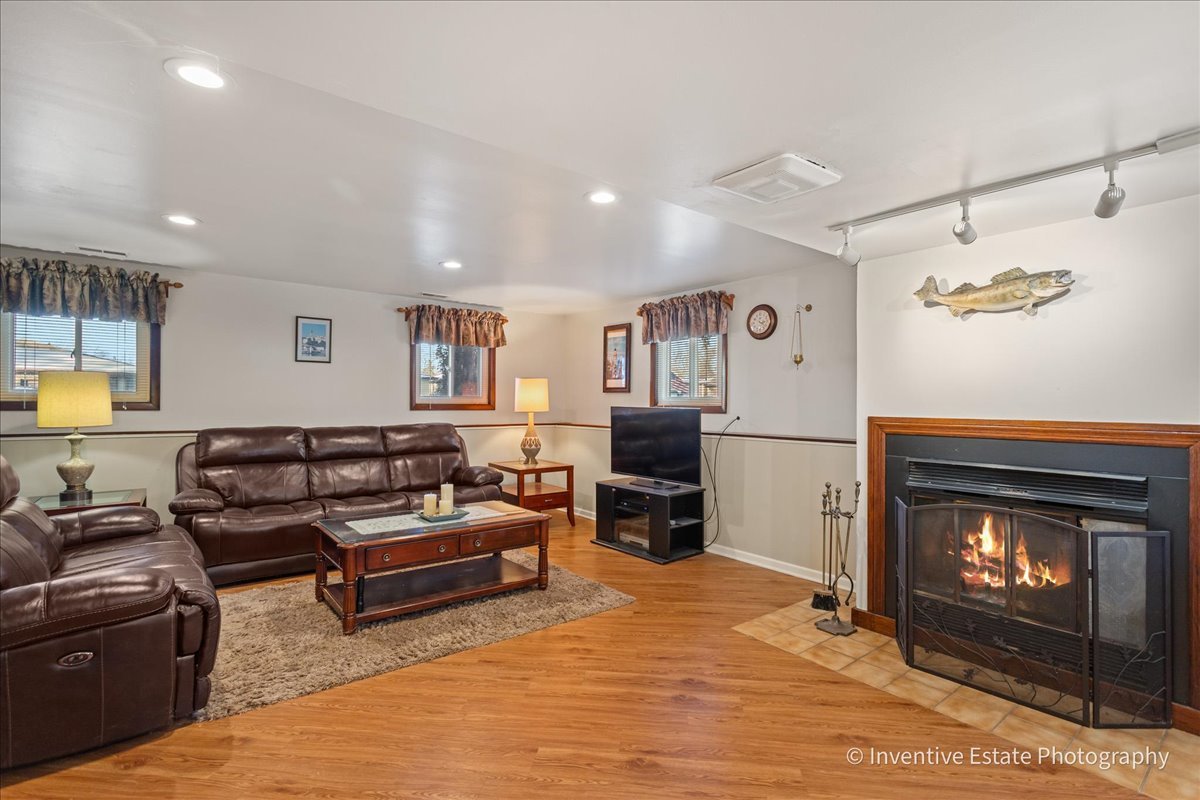 17W645 Lorraine Avenue Addison, IL 60101 - Photo 18 of 28