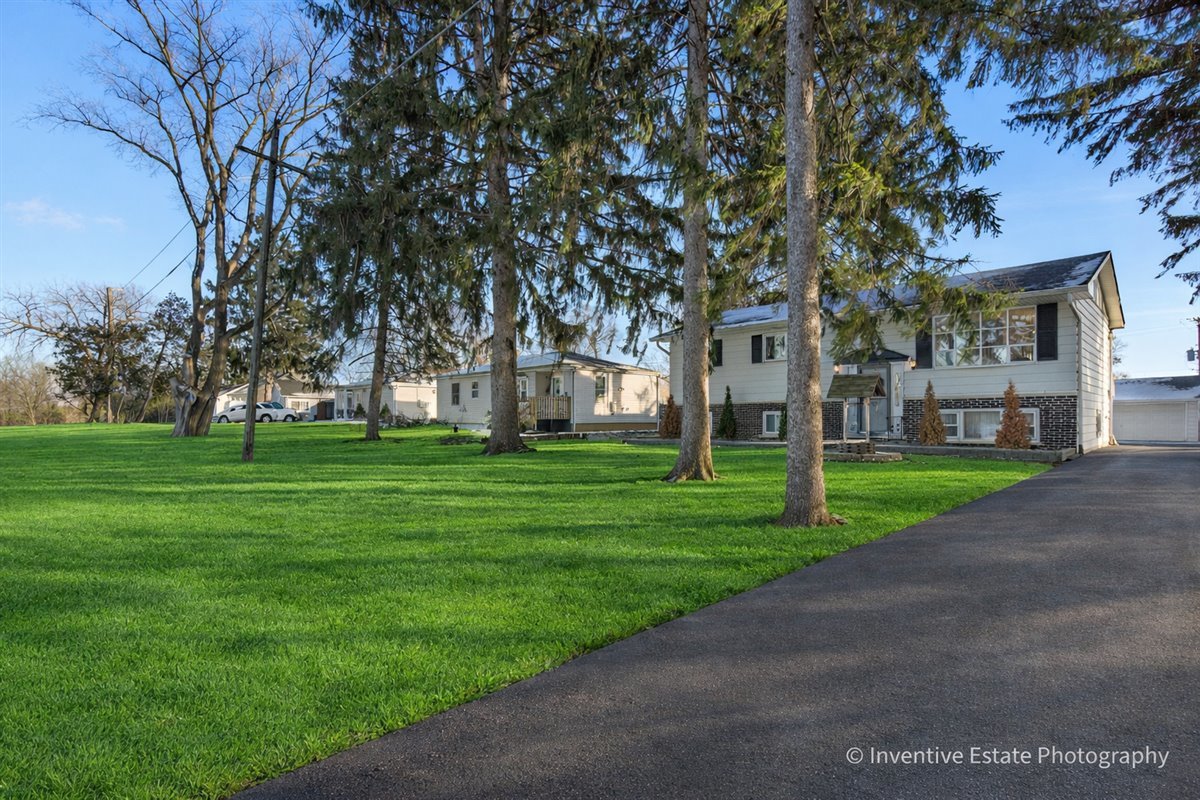 17W645 Lorraine Avenue Addison, IL 60101 - Photo 2 of 28