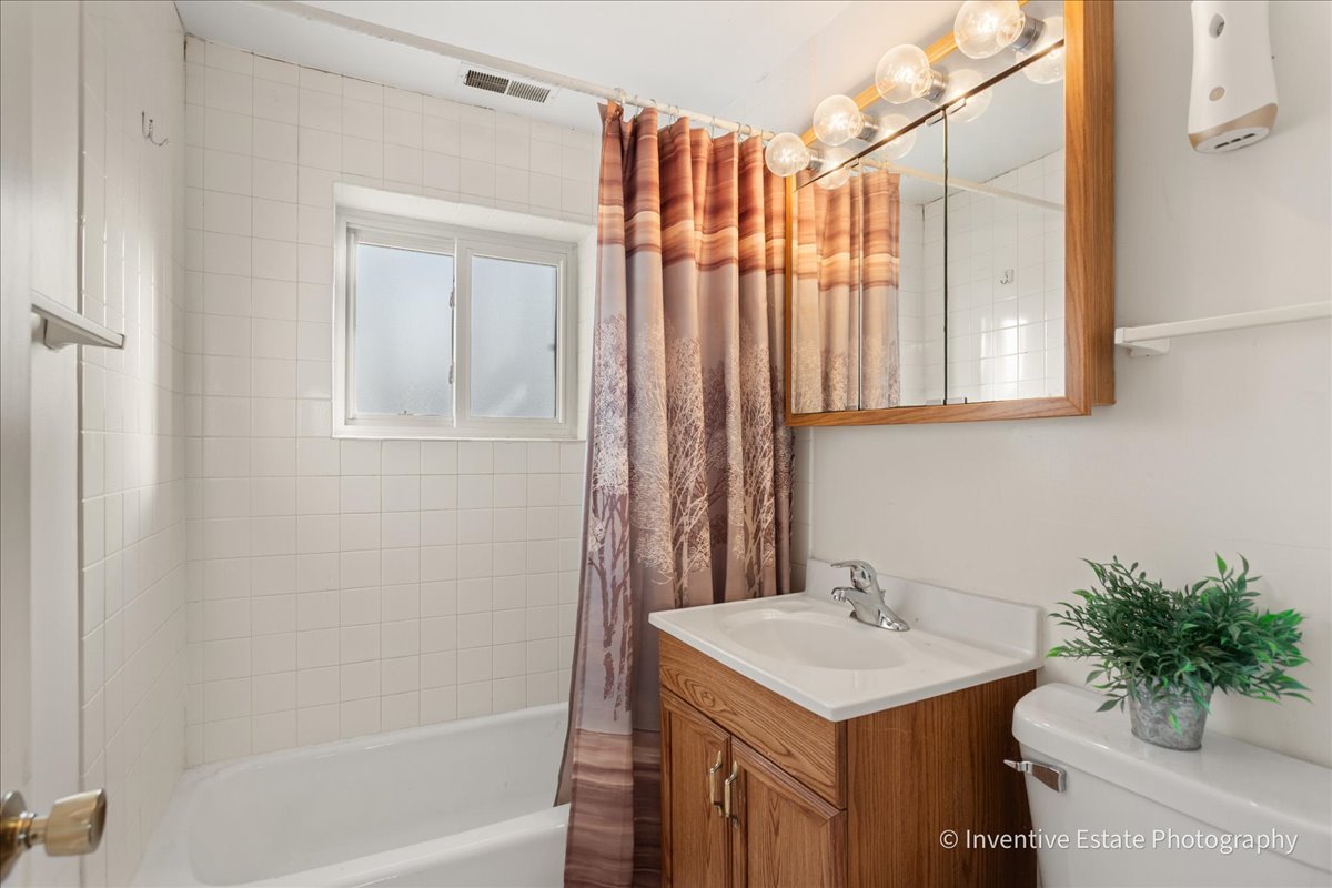 17W645 Lorraine Avenue Addison, IL 60101 - Photo 21 of 28