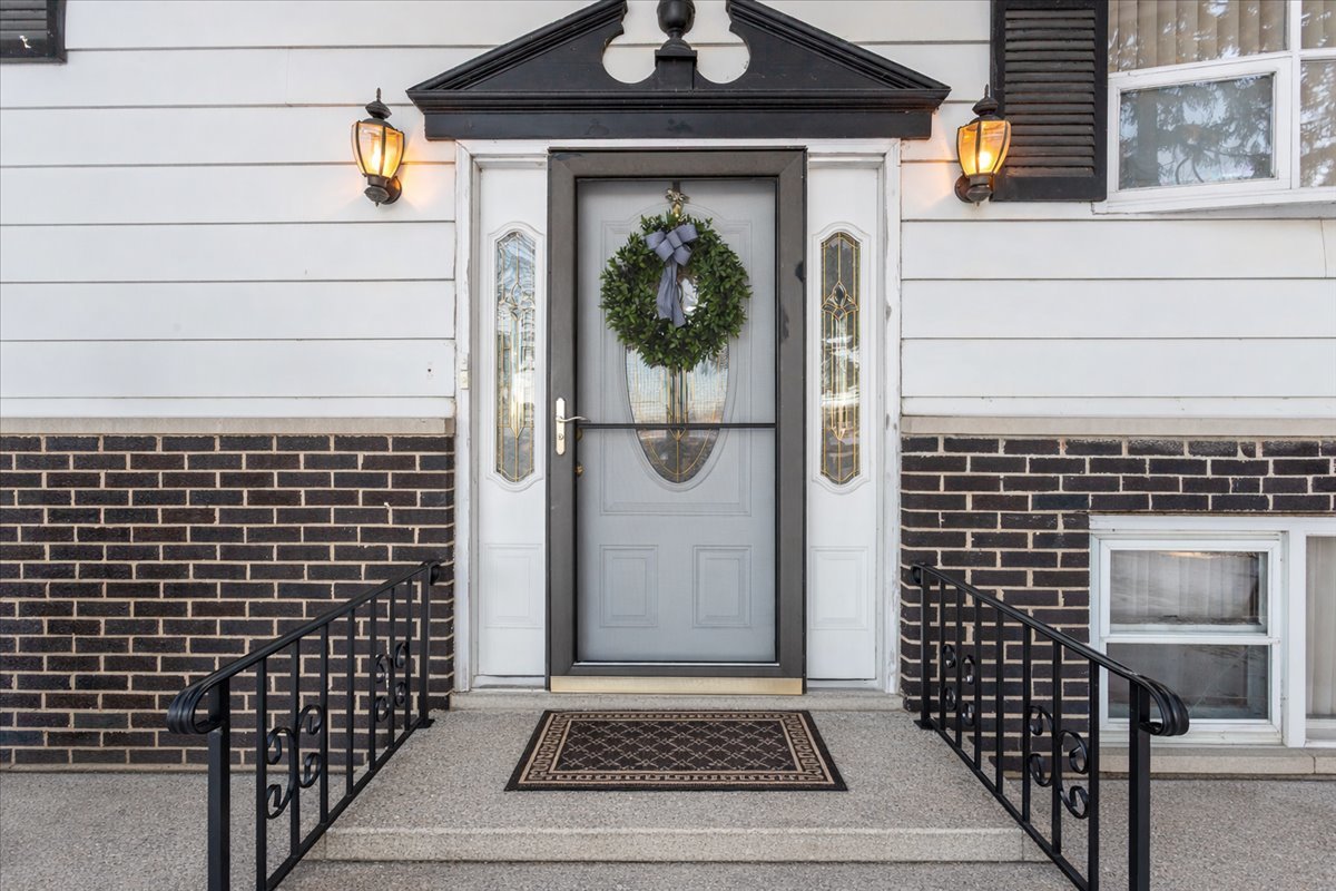 17W645 Lorraine Avenue Addison, IL 60101 - Photo 3 of 28