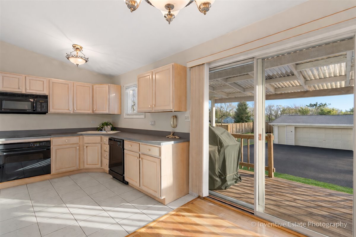 17W645 Lorraine Avenue Addison, IL 60101 - Photo 9 of 28