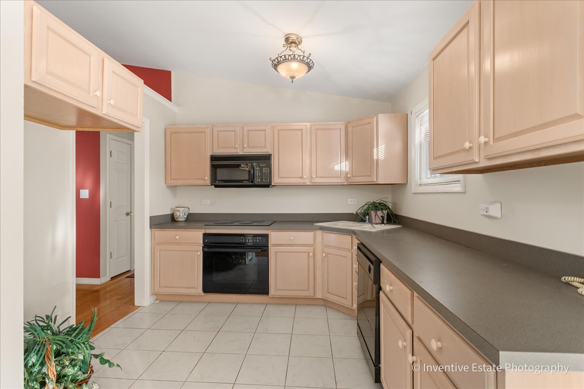 17W645 Lorraine Avenue Addison, IL 60101 - Photo 10 of 28